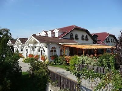 Sziget Hotel&Restaurant Tarjan ภายนอก รูปภาพ